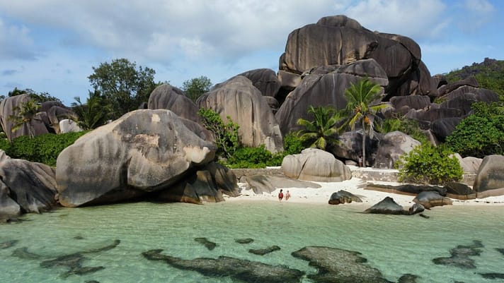 Spiaggia di anse source d'argent la digue seychelles viaggioinafrica