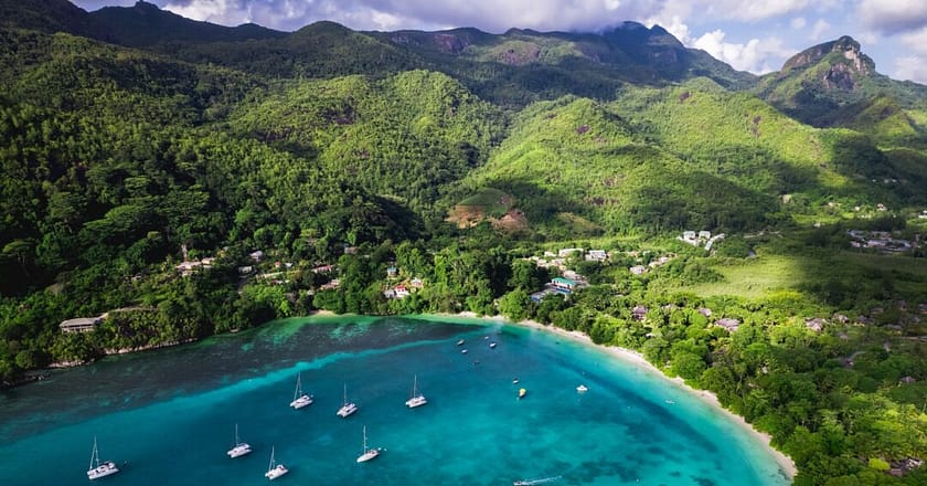 Le 5 Migliori Mete delle Seychelles: Un Viaggio da Sogno tra Storia e Natura